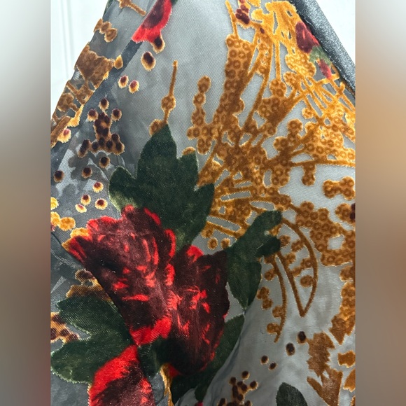 Baltic Born Velvet Kimono with Floral Design Size L/XL - Picture 6 of 10